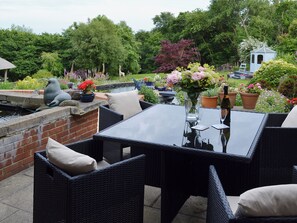 Outdoor dining - 2 bedroom accommodation in Fairlight, near Hastings (Fairlight, near Hastings)