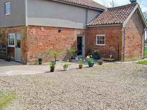 Exterior - 2 bedroom accommodation in Metfield, near Harleston (Metfield, near Harleston)