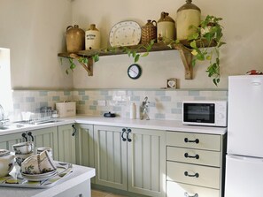 Batterie de cuisine, vaisselle et ustensiles