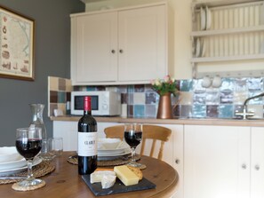 Dining - 1 bedroom accommodation in South Elkington, near Louth (South Elkington, near Louth)