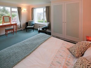 4 quartos, Wi-Fi de cortesia, roupa de cama