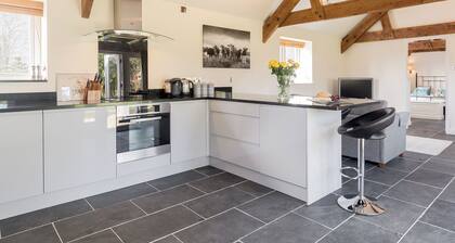 2 bedroom accommodation in Cam, near Dursley