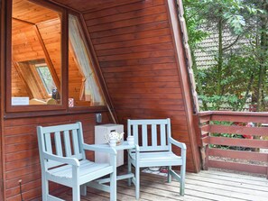 Outdoor dining - 3 bedroom accommodation in Weybourne, near Sheringham (Weybourne, near Sheringham)