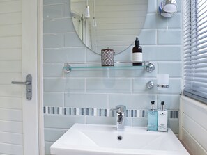 Towels - 3 bedroom accommodation in Weybourne, near Sheringham (Weybourne, near Sheringham)