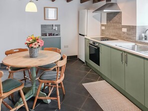 食器洗い機、ハイチェア、調理器具と食器、冷凍庫