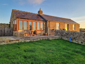 Outdoor dining - 1 bedroom accommodation in Baldersdale, near Barnard Castle (Baldersdale, near Barnard Castle)