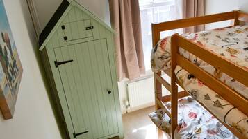 3 bedrooms, free WiFi, bed sheets