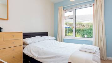 4 bedrooms, free WiFi, bed sheets