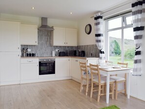 Private kitchen - 1 bedroom accommodation in Hapton (Hapton)