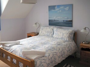4 bedrooms, free WiFi, bed sheets - 4 bedroom accommodation in Pirnmill, Isle of Arran (Pirnmill, Isle of Arran)