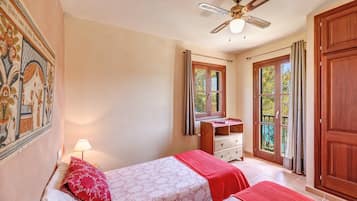 2 slaapkamers, een strijkplank/strijkijzer, gratis wifi, beddengoed