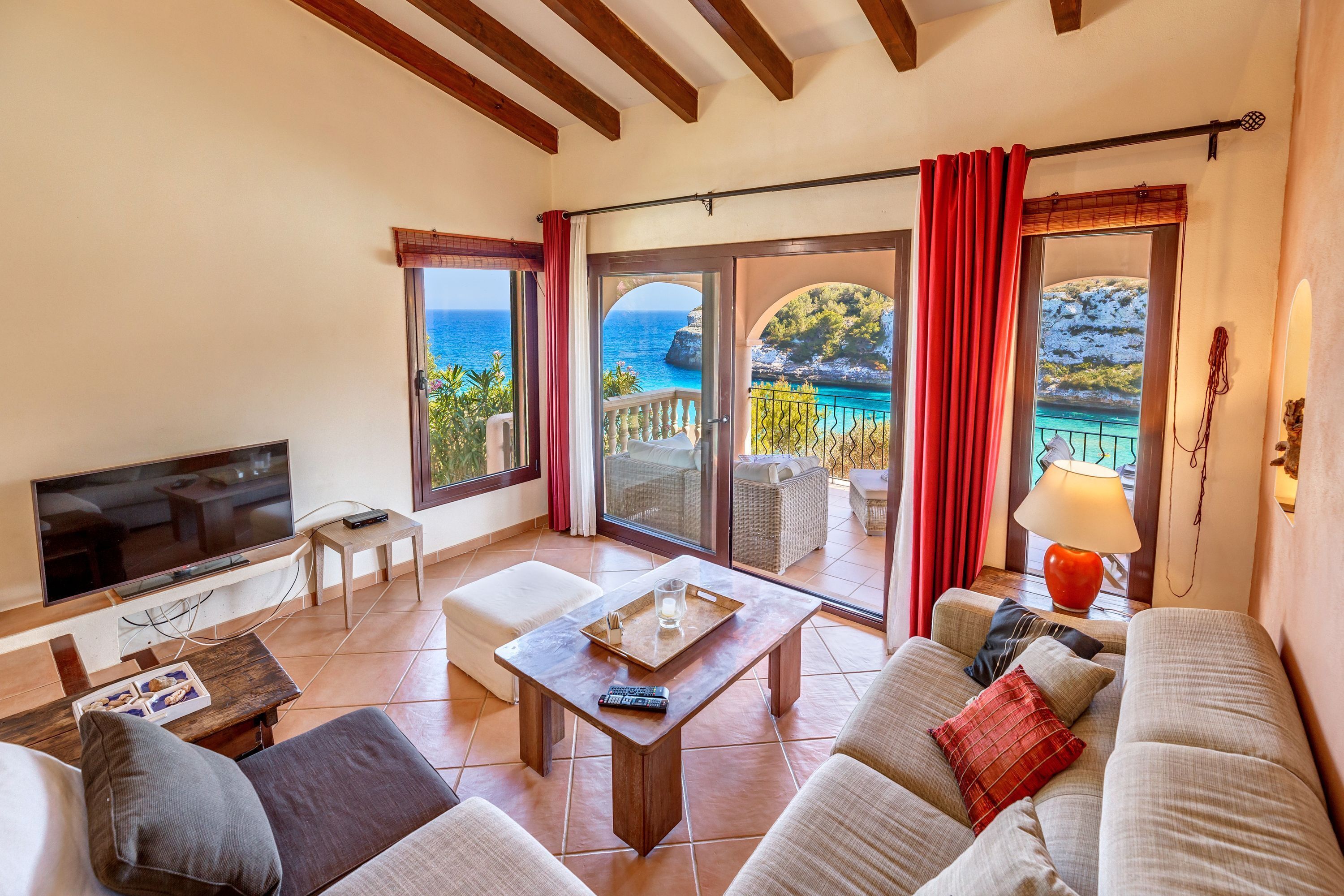 Télévision, cheminée