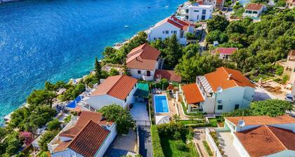 Ferienhaus Ariana - schönes Ferienhaus mit Pool in Strandnähe