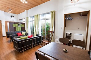 Unclassified image, 2 of 43, button - Nagomi House (Tokyo)