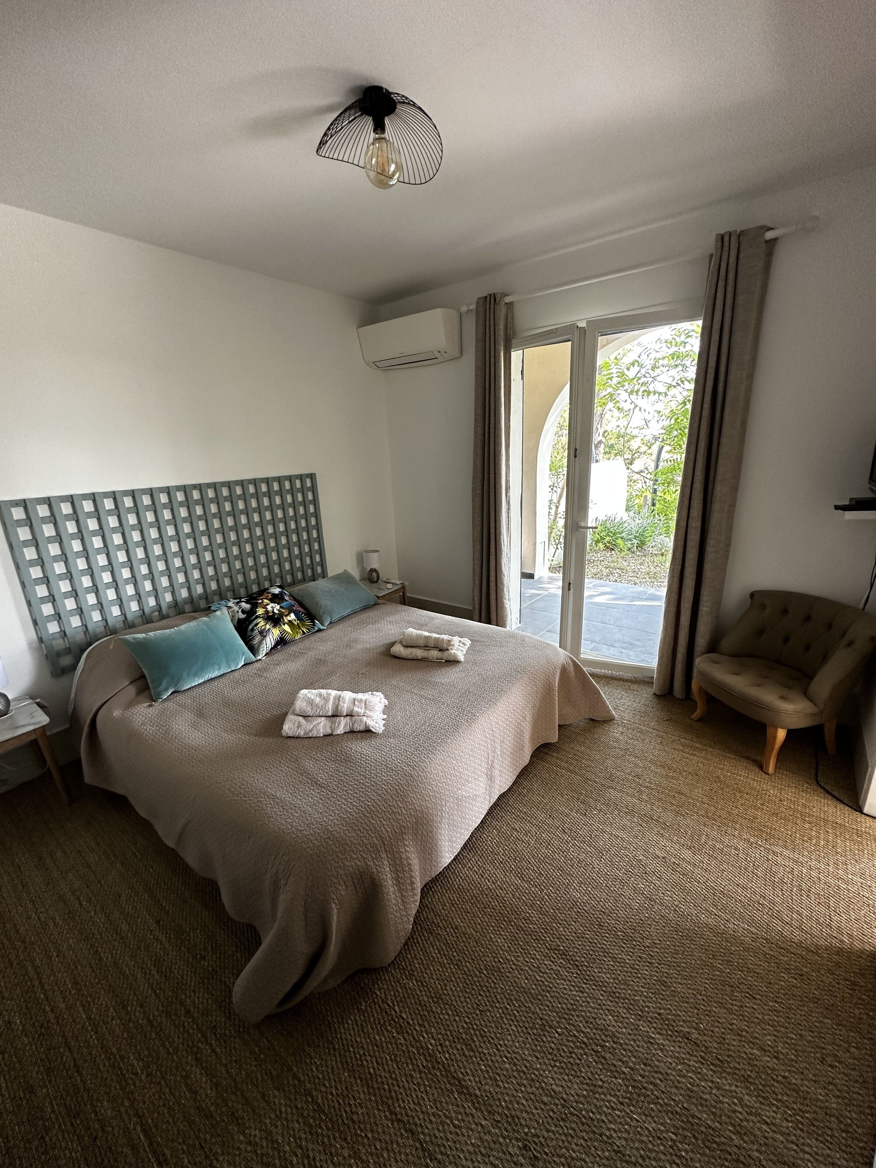 1 chambre, fer et planche à repasser, Wi-Fi gratuit, draps fournis