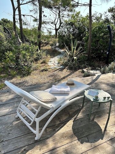 Les pieds dans l'eau,  maison 4 couchages,  lido de la Marana, situation unique.