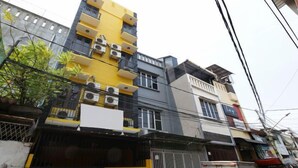 A multi-story building with balconies, air conditioning units, and a gated entrance. - Kamar Keluarga Mangga Besar (Jakarta)