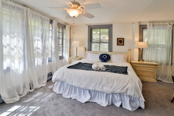 8 bedrooms, in-room safe, iron/ironing board, travel cot