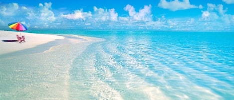 Strand | In Strandnähe, Liegestühle, Strandtücher