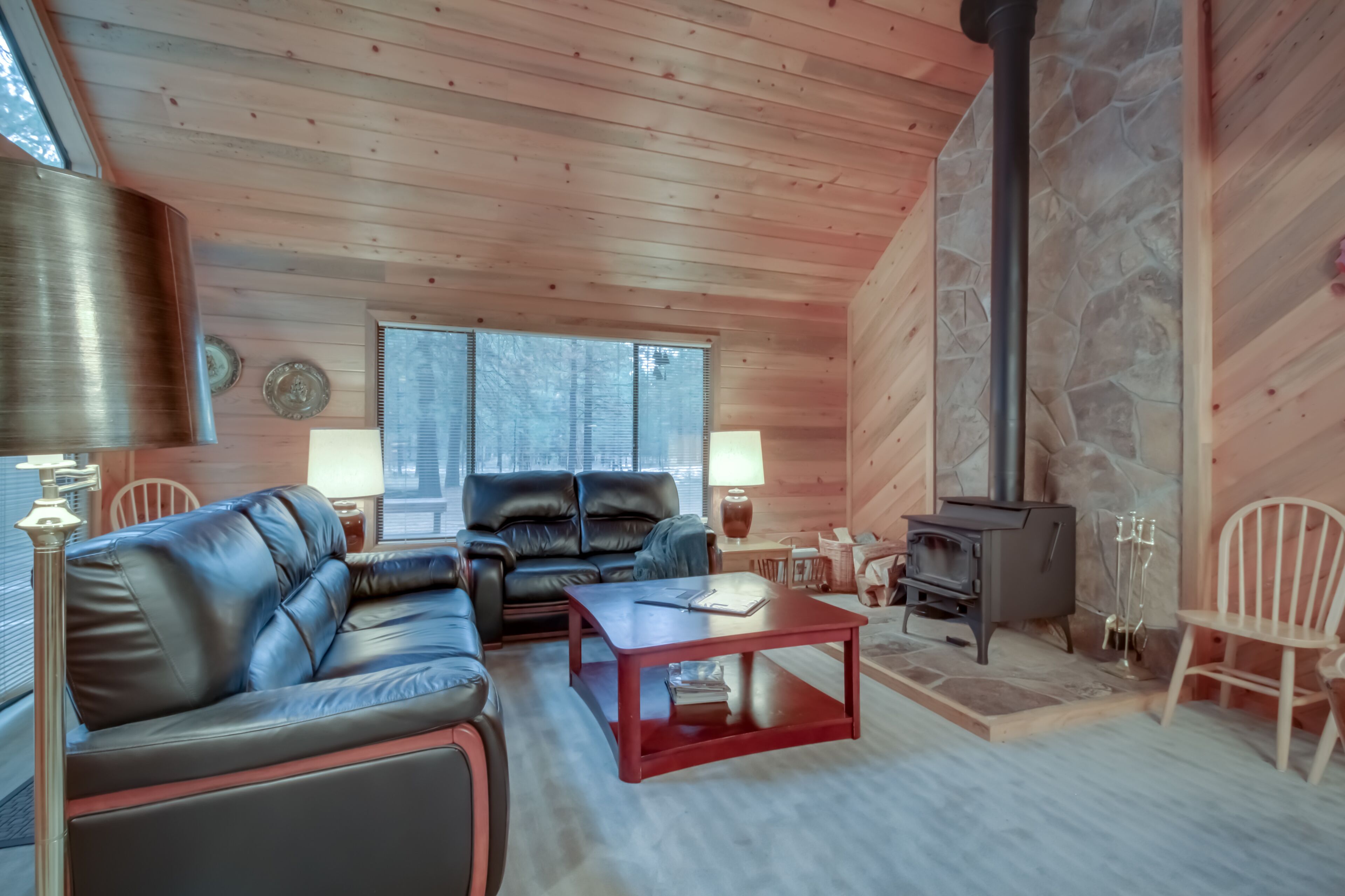 Quiet retreat with washer/dryer, pool, & hot tub - dog-friendly