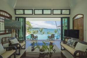 6-Bedroom Villa | Área de estar | TV LED, DVD player