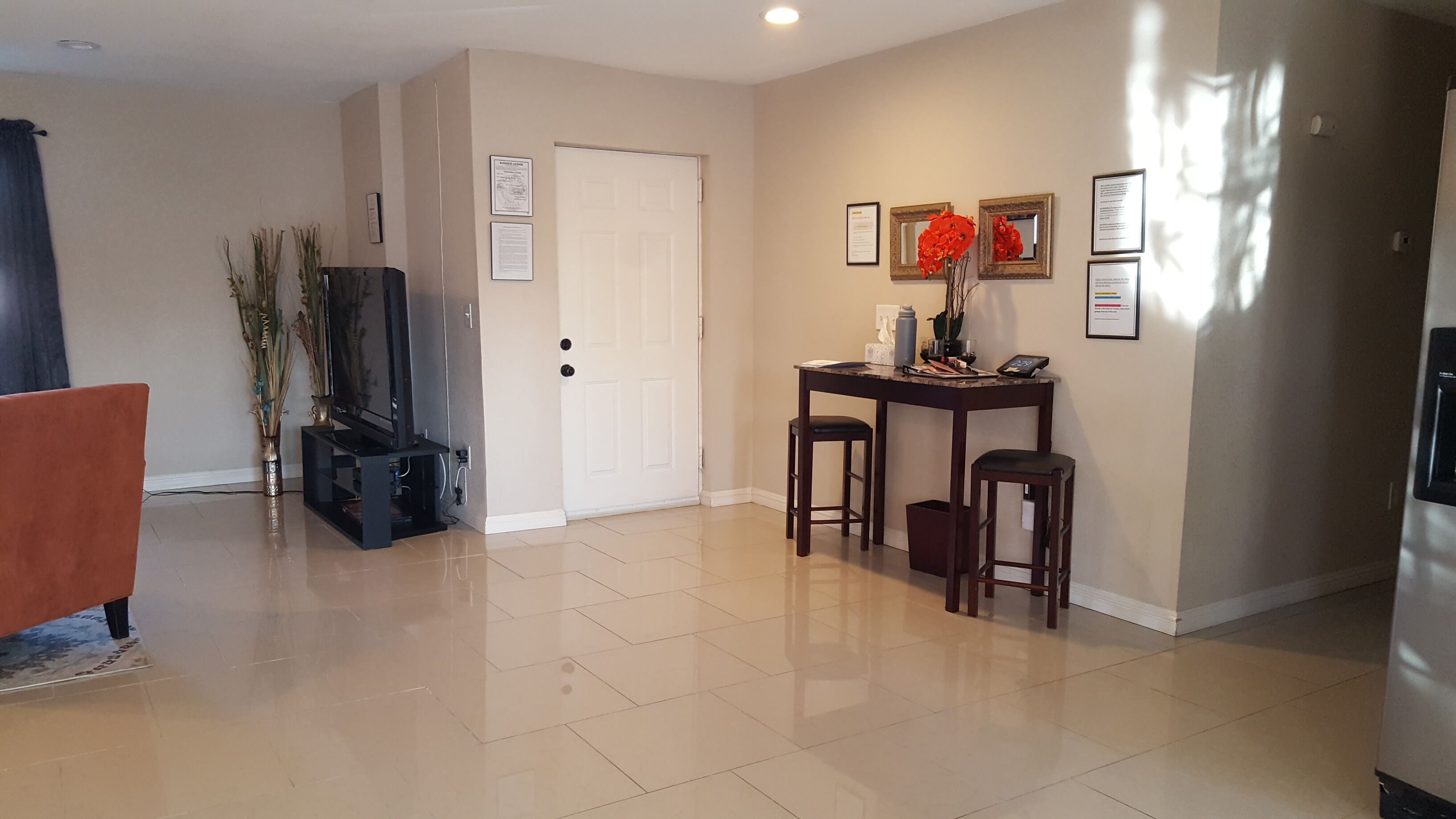 3 bd/2 bath home located 10 mins from fremont experience/downtown lv & the strip