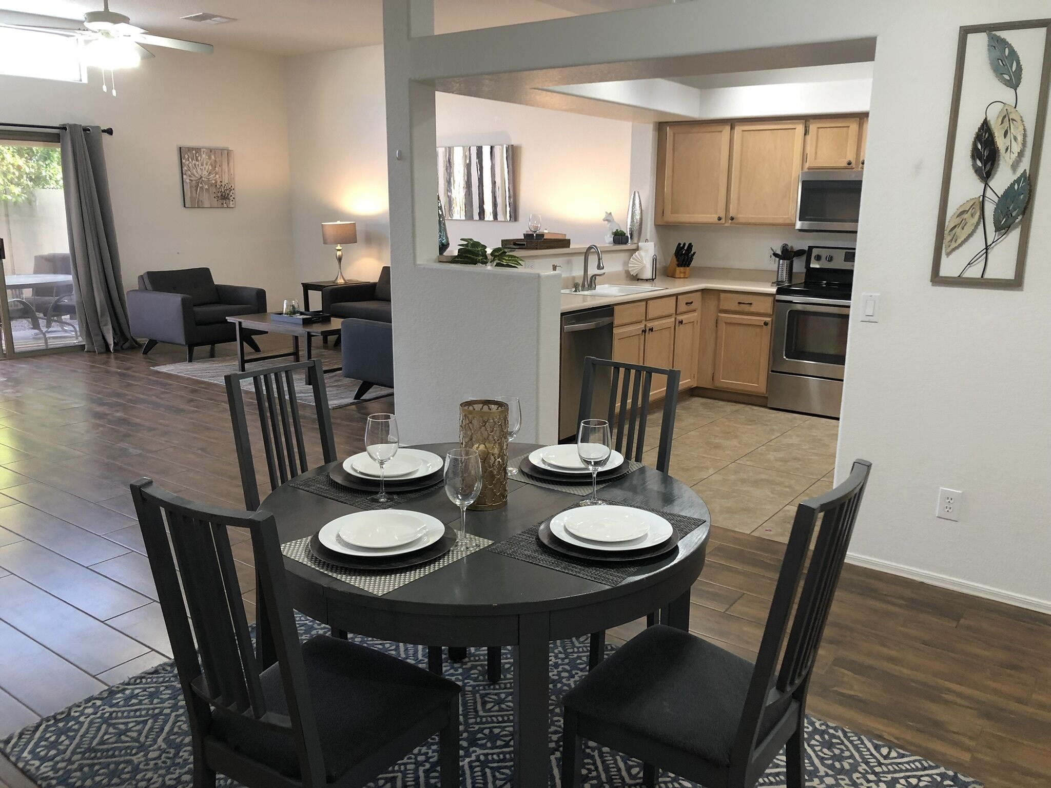 NE Mesa One Story w/Htd Comm Pool & Spa; Golf & Trails Nearby, Walk to Dine and Shop