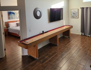 2 Schlafzimmer, Schreibtisch, Bügeleisen/Bügelbrett, kostenloses WLAN