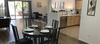 Vernieuwde, 2 BR, 2 badkamers NE Mesa Home; Privé spa; Verwarmd gemeenschappelijk zwembad