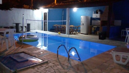 Casa Praia Maresias 3 bedrooms (1 ensuite)all with split air TV and WI-FI. Swimming pool