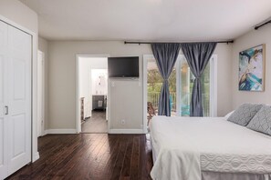 3 室のベッドルーム、デスク、アイロン / アイロン台、旅行用ベビーベッド