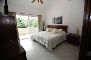 3 bedrooms, in-room safe, desk, iron/ironing board