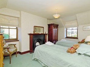 2 bedrooms, free WiFi, bed sheets - 2 bedroom accommodation in Dess, Aboyne (Dess, Aboyne)