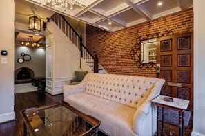 TV connectée, cheminée, jeux vidéo, Netflix