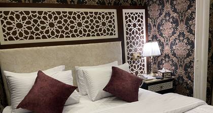 CHAMBRE INDIVIDUELLE PRIVĂE. VUE SUR LA VILLE