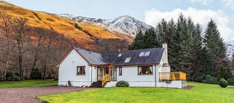 4 bedroom accommodation in Glencoe Village