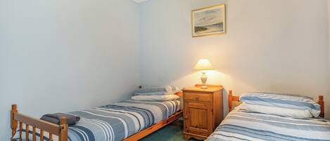 4 bedrooms, bed sheets