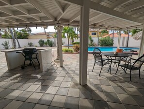 Outdoor dining - Huge Villa!
Walk to Beach, Casinos, and Restaurants.
Private Pool & Swim-up Bar. (Bakval)