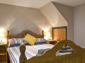 2 bedrooms, free WiFi, bed sheets - 2 bedroom accommodation in near Criccieth (near Criccieth)