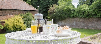 2 bedroom accommodation in Staple, near Wingham