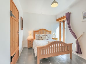 4 bedrooms, free WiFi, bed sheets