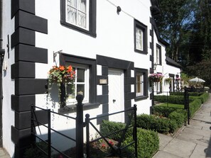 Exterior - Sherrifs Lodge - HW7730 (Llangadog)