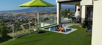 Yksityinen huvila upealla merinäköalalla 