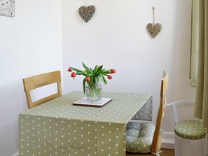 Dining - St Martins Square Apartment 2 (Scarborough)