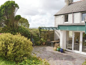 Terrace/patio - 5 bedroom accommodation in Llanfaethlu, Anglesey (Llanfaethlu, Anglesey)