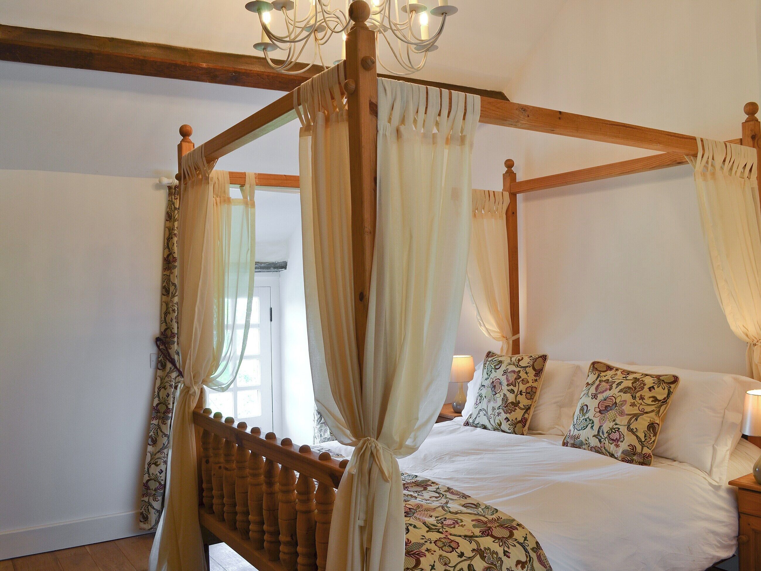 4 bedrooms, free WiFi, bed sheets