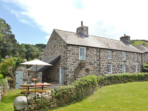 4 bedroom accommodation in Llwyngwril, near Aberdovey