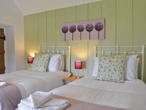 4 bedrooms, free WiFi, bed sheets