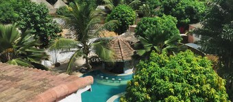 5-BEDROOM VILLA WITH POOL AND LARGE ENCLOSED GARDEN