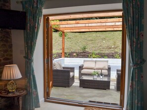 Interior - Bramble Cottage Mountain Retreat (Llanddeusant, near Llangadog)